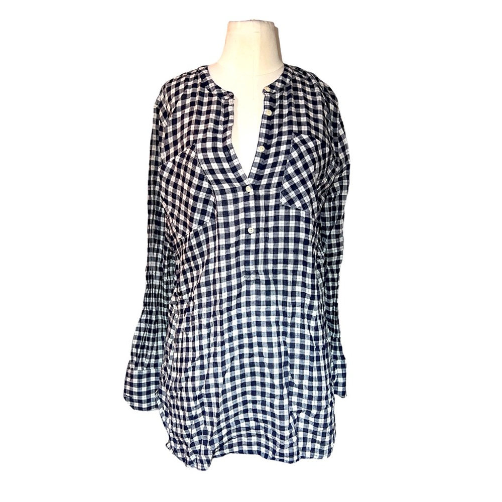 MERONA |  BLUE AND WHITE CHECKERBOARD 1/2 BUTTON DOWN V NECK TOP LARGE